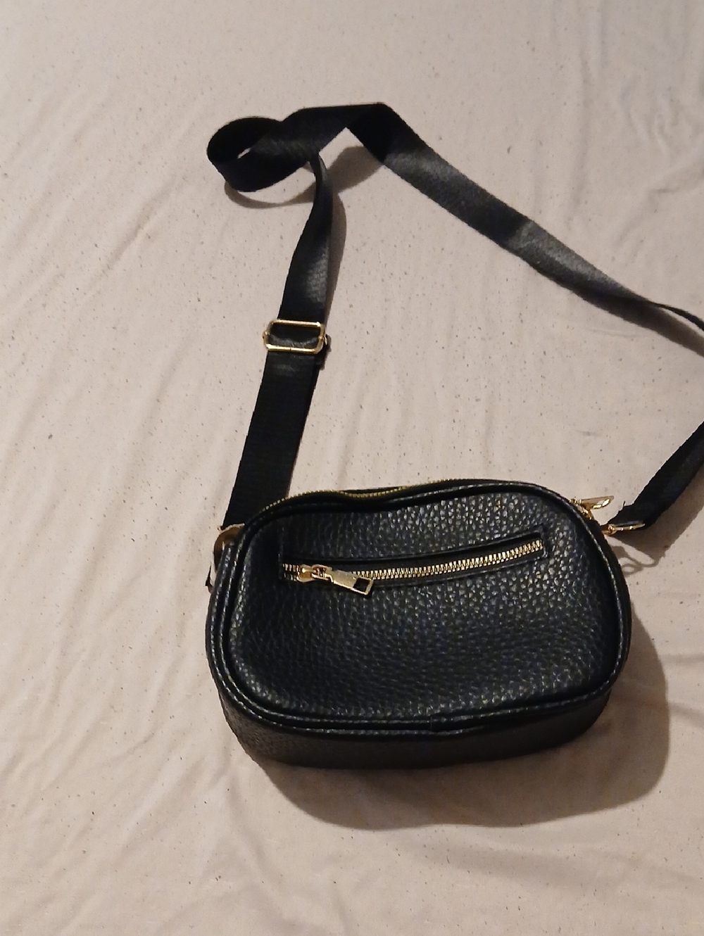 Source Unknown Black Pebbled Crossbody with Gold Hardware